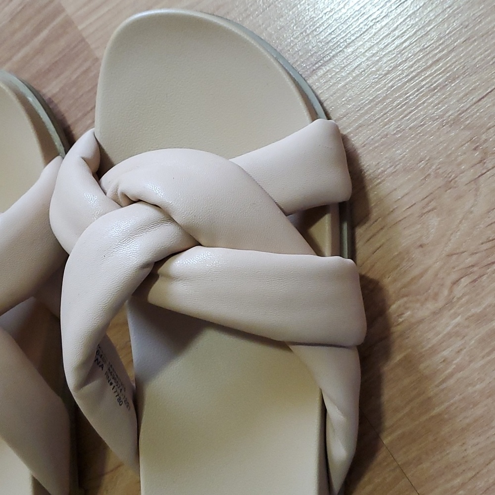 Universal Thread Sandals - Picture 3 of 6